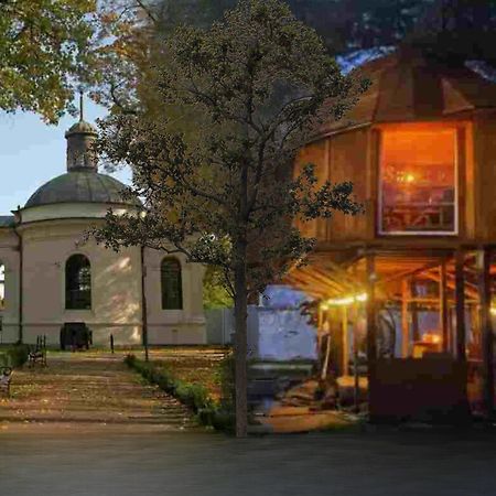 Nocleg W Koronach Drzew Kutno Kültér fotó